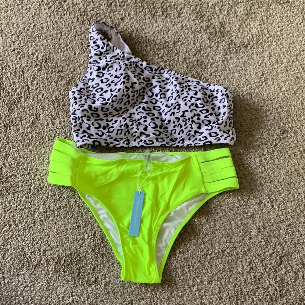NWT bikini in size large from live life on the beach